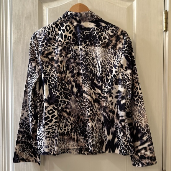Chico’s jacket with animal print. - Picture 4 of 4